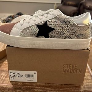 Steve Madden, starling brush mult NIB